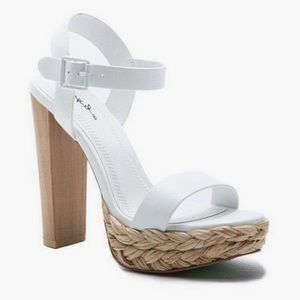 Qupid Dearly heels white size 6.